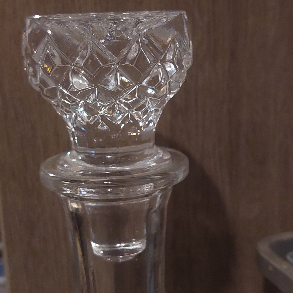 Glass Port bottle. In good condition 24.5cm high x 14cm wide - Picture 2 of 4